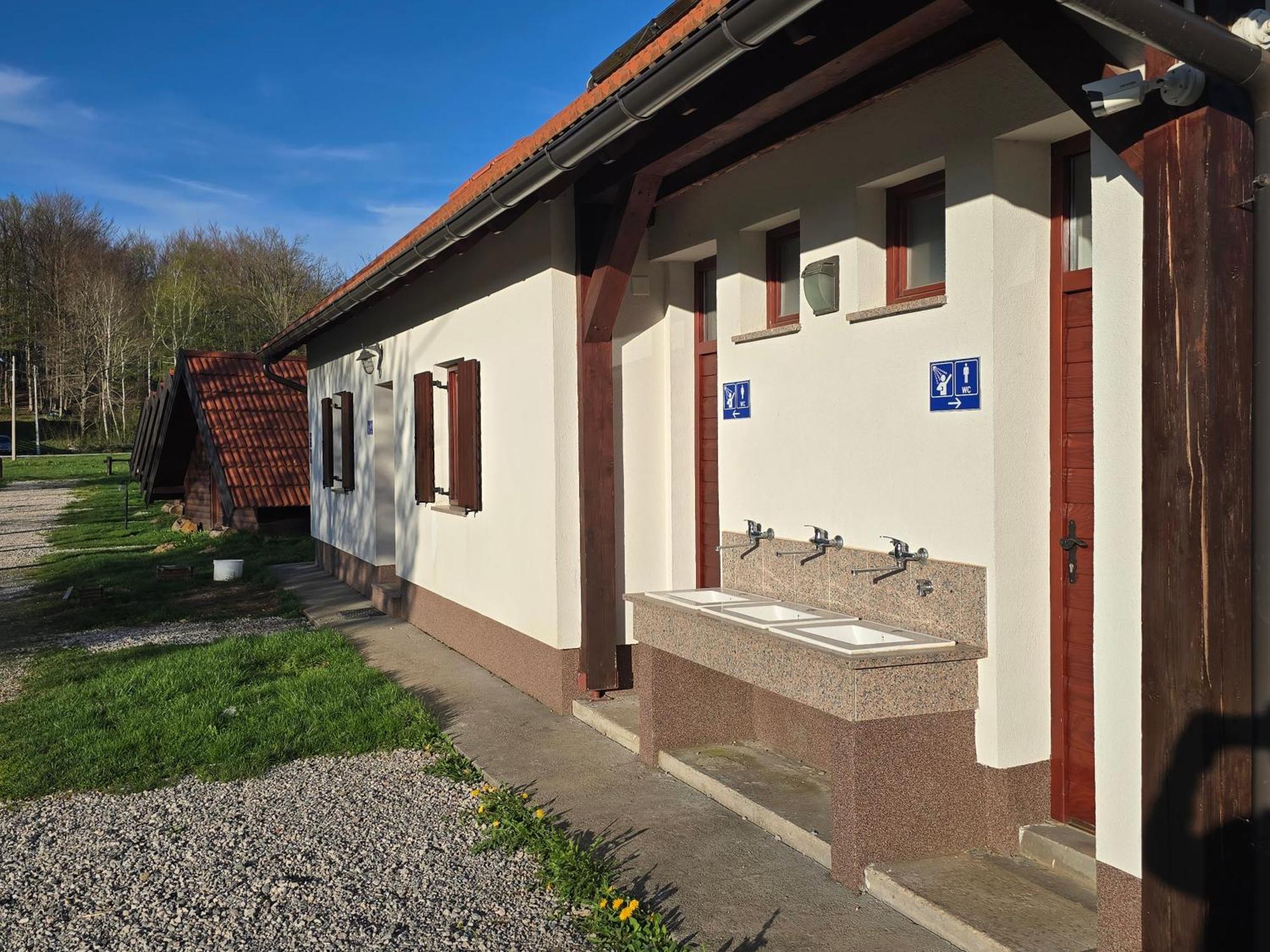 Bungalows Rizvan City Brusane Exterior photo